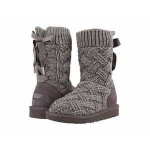 Isla Uggs youth size 6 women’s size 7